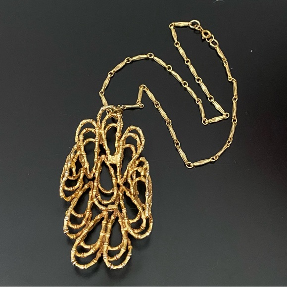 Vintage Abstract Modernist Twisted Bamboo Large Pendant Goldtone 20” Necklace - Picture 9 of 16